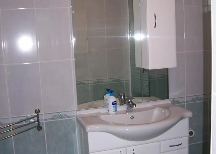 Julia Vendeghaz ザラカロシュ