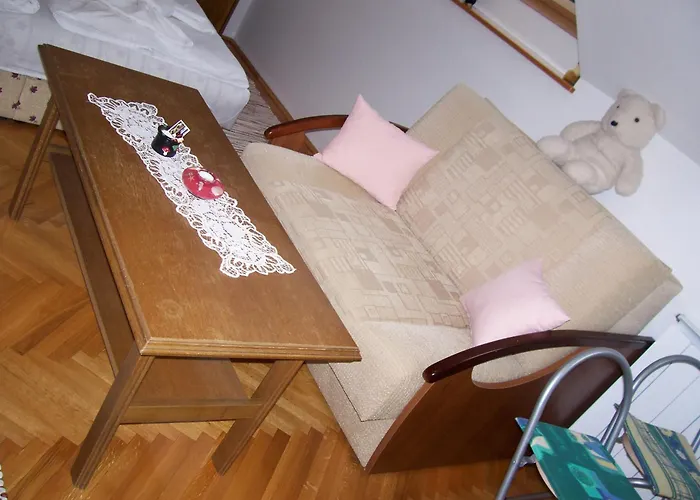 Julia Vendeghaz ザラカロシュ